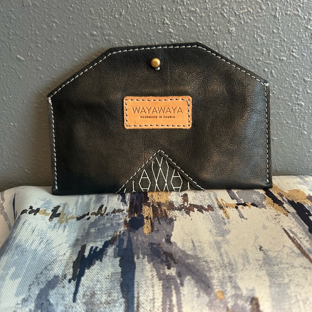 WAYAWAYA Black Leather Wallet